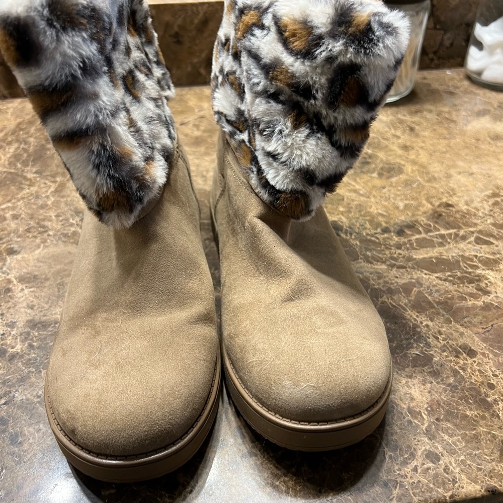 GBG boots with leopard fur